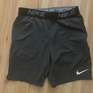 Mens Nike shorts size medium